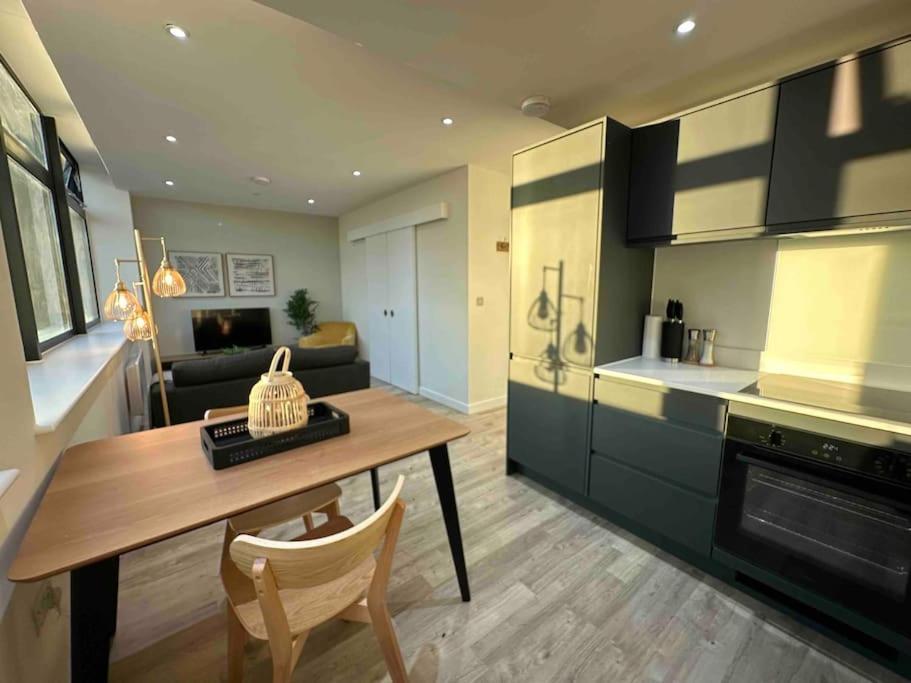 Appartamento 1 Bed Flat With View Of Old Trafford Manchester Esterno foto