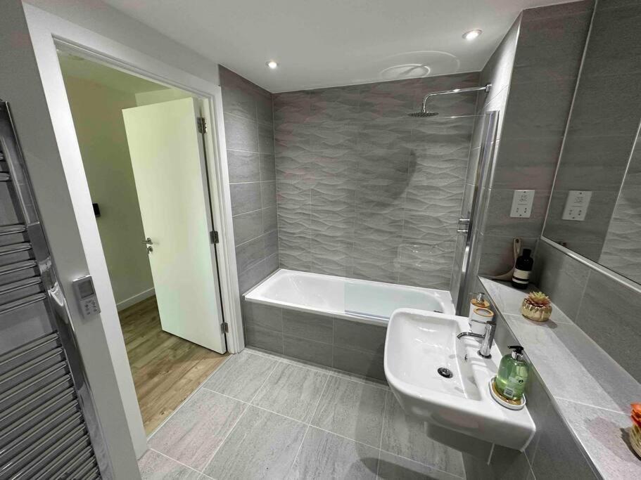 Appartamento 1 Bed Flat With View Of Old Trafford Manchester Esterno foto